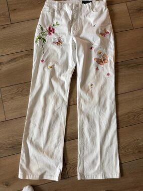 Embroidered White Straight-Leg Jeans with Floral & Butterfly Accents
